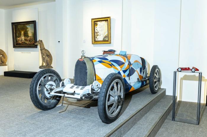 Estimation gratuite de voitures de collection, véhicules anciens et automobiles de prestige. Expertise confidentielle par Artexpertise Paris depuis 2009 partout en France.